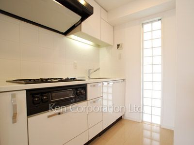 Kitchen ※Photo of the same layout on 6 floor. Decoration and fixture may differ.