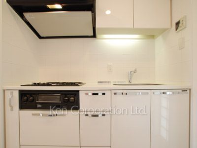 Kitchen ※Photo of the same layout on 6 floor. Decoration and fixture may differ.