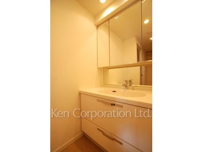 Powder Room ※Photo of the same layout on 6 floor. Decoration and fixture may differ.