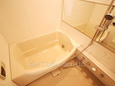 Bath ※Photo of the same layout on 6 floor. Decoration and fixture may differ.