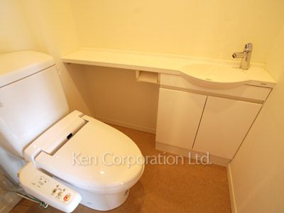 Lavatory ※Photo of the same layout on 6 floor. Decoration and fixture may differ.