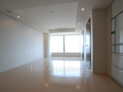 Living-Dining ※Photo of the same layout on 38 floor. Decoration and fixture may differ.