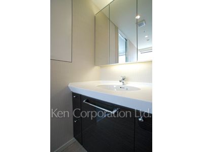 Powder Room ※Photo of the same layout on 38 floor. Decoration and fixture may differ.