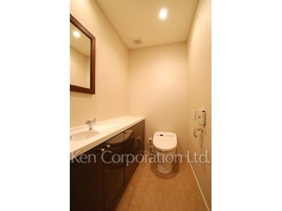 Lavatory ※Photo of the same layout on 38 floor. Decoration and fixture may differ.