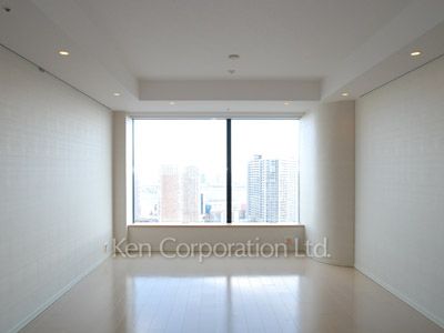 Living-Dining ※Photo of the same layout on 36 floor. Decoration and fixture may differ.