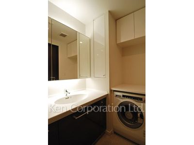 Powder Room ※Photo of the same layout on 36 floor. Decoration and fixture may differ.