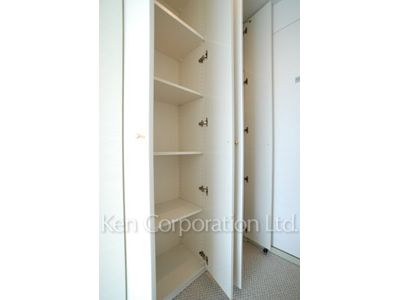 Closet ※Photo of the same layout on 35 floor. Decoration and fixture may differ.