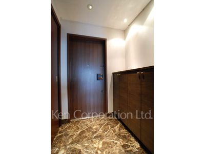 Entrance ※Photo of the same layout on 35 floor. Decoration and fixture may differ.