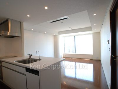 Living-Dining ※Photo of the same layout on 35 floor. Decoration and fixture may differ.