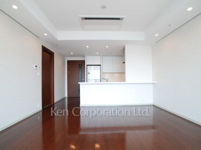 Living-Dining ※Photo of the same layout on 35 floor. Decoration and fixture may differ.