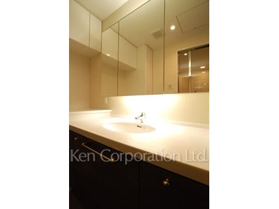 Powder Room ※Photo of the same layout on 35 floor. Decoration and fixture may differ.