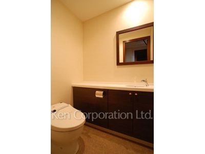 Lavatory ※Photo of the same layout on 35 floor. Decoration and fixture may differ.