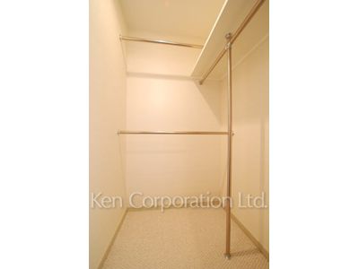 Closet ※Photo of the same layout on 35 floor. Decoration and fixture may differ.