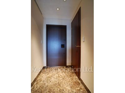 Entrance ※Photo of the same layout on 37 floor. Decoration and fixture may differ.