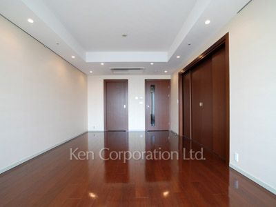 Living-Dining ※Photo of the same layout on 37 floor. Decoration and fixture may differ.