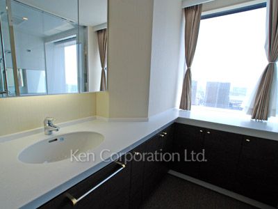Powder Room ※Photo of the same layout on 37 floor. Decoration and fixture may differ.