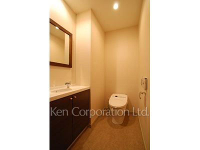 Lavatory ※Photo of the same layout on 37 floor. Decoration and fixture may differ.