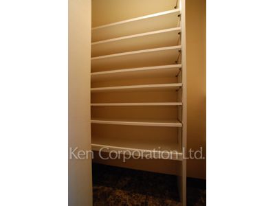 Shoes-In Closet ※Photo of the same layout on 37 floor. Decoration and fixture may differ.