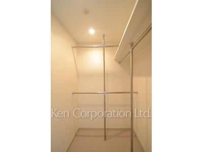 Closet ※Photo of the same layout on 37 floor. Decoration and fixture may differ.