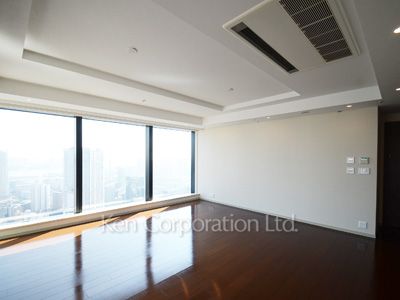Living-Dining ※Photo of the same layout on 37 floor. Decoration and fixture may differ.