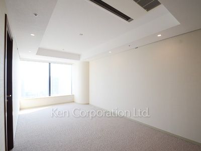 Bedroom ※Photo of the same layout on 37 floor. Decoration and fixture may differ.