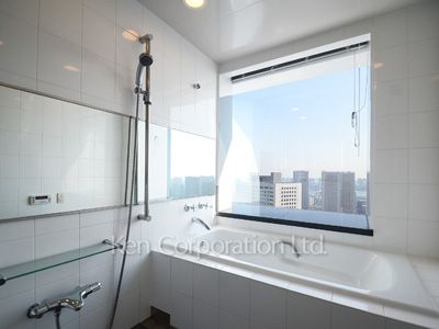 Bath ※Photo of the same layout on 37 floor. Decoration and fixture may differ.