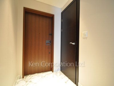 Entrance ※Photo of the same layout on 34 floor. Decoration and fixture may differ.