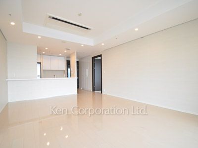 Living-Dining ※Photo of the same layout on 34 floor. Decoration and fixture may differ.