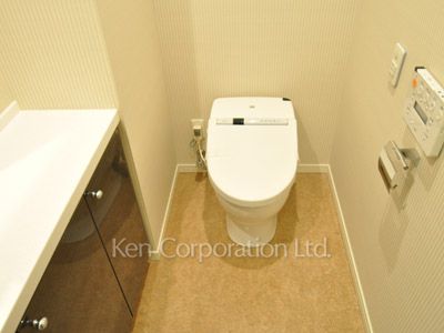 Lavatory ※Photo of the same layout on 34 floor. Decoration and fixture may differ.