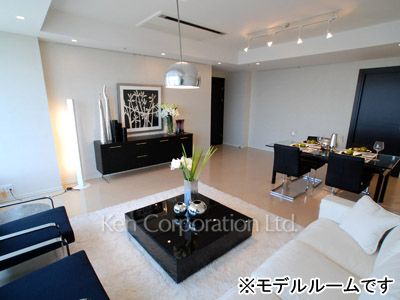 Living-Dining ※Photo of the same layout on 40 floor. Decoration and fixture may differ.