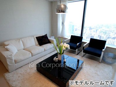 Living-Dining ※Photo of the same layout on 40 floor. Decoration and fixture may differ.