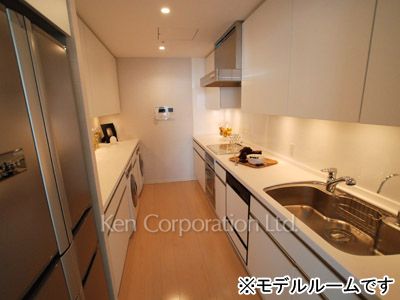 Kitchen ※Photo of the same layout on 40 floor. Decoration and fixture may differ.