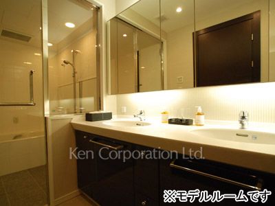Powder Room ※Photo of the same layout on 40 floor. Decoration and fixture may differ.