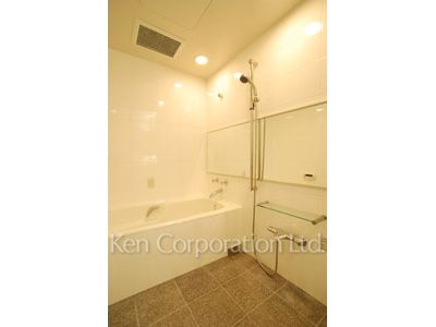 Bath ※Photo of the same layout on 40 floor. Decoration and fixture may differ.