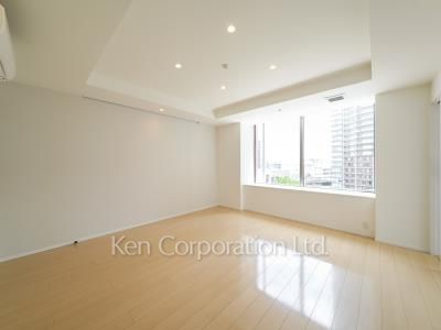 Living-Dining ※Photo of the same layout on 8 floor. Decoration and fixture may differ.