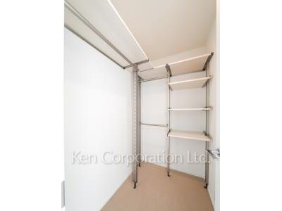 Closet ※Photo of the same layout on 8 floor. Decoration and fixture may differ.