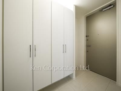 Entrance ※Photo of the same layout on 8 floor. Decoration and fixture may differ.