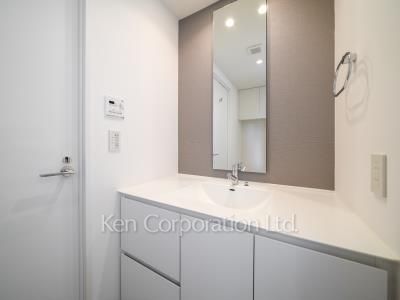 Powder Room ※Photo of the same layout on 8 floor. Decoration and fixture may differ.
