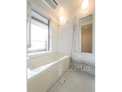 Bath ※Photo of the same layout on 8 floor. Decoration and fixture may differ.