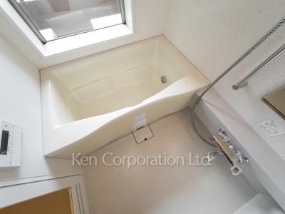 Bath ※Photo of the same layout on 8 floor. Decoration and fixture may differ.