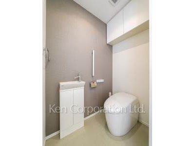 Lavatory ※Photo of the same layout on 8 floor. Decoration and fixture may differ.