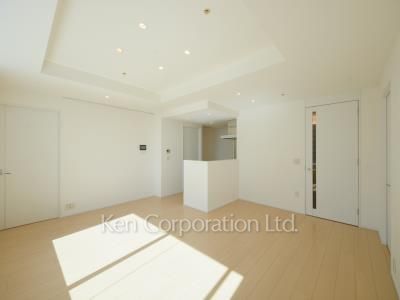 Living-Dining ※Photo of the same layout on 30 floor. Decoration and fixture may differ.