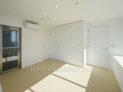 Master Bedroom ※Photo of the same layout on 30 floor. Decoration and fixture may differ.