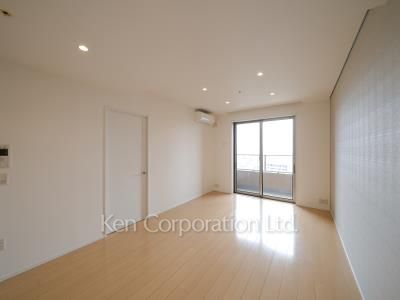 Living-Dining ※Photo of the same layout on 12 floor. Decoration and fixture may differ.