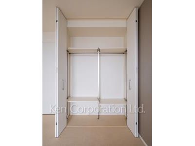 Closet ※Photo of the same layout on 12 floor. Decoration and fixture may differ.
