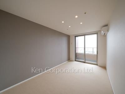 Master Bedroom ※Photo of the same layout on 12 floor. Decoration and fixture may differ.
