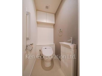 Lavatory ※Photo of the same layout on 12 floor. Decoration and fixture may differ.