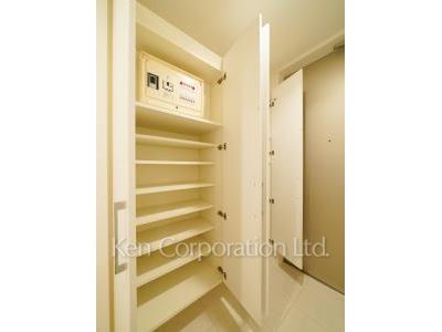 Shoes Closet