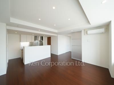 Living-Dining ※Photo of the same layout on 25 floor. Decoration and fixture may differ.