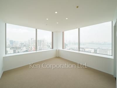 Master Bedroom ※Photo of the same layout on 25 floor. Decoration and fixture may differ.